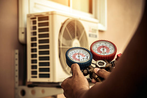 Professional Ac Installation technician working in Lyndhurst, OH